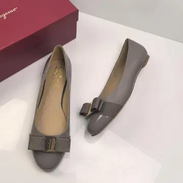 페라가모 Ferragamo 그레이 계열 플랫슈즈 발레 슈즈 새상품