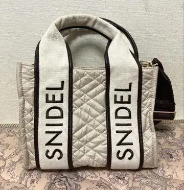 SNIDEL 퀼팅 로고 백 베이지