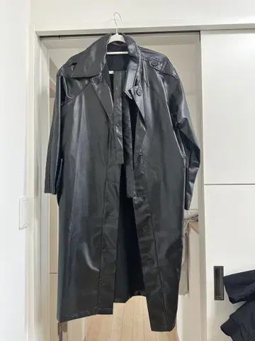 블랙 가죽풍 롱 코트