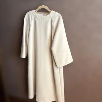 어도어 원피스 연한 베이지
