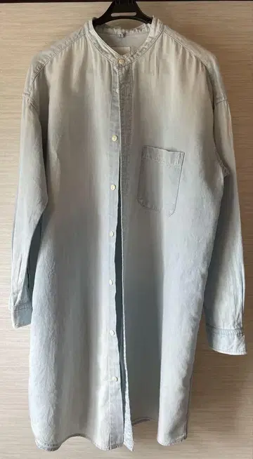 TOUJOURS 코튼 린넨 샴브레이 데님 셔츠