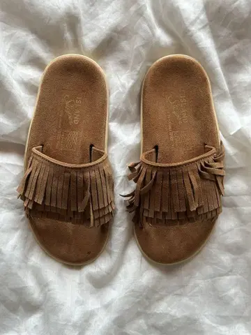 아일랜드 슬리퍼 ISLAND SLIPPER 별주 가죽 프린지 샌들