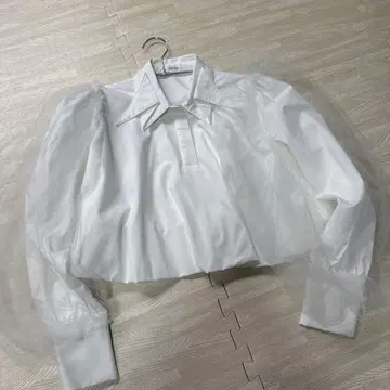Bibiy. 튤 블라우스