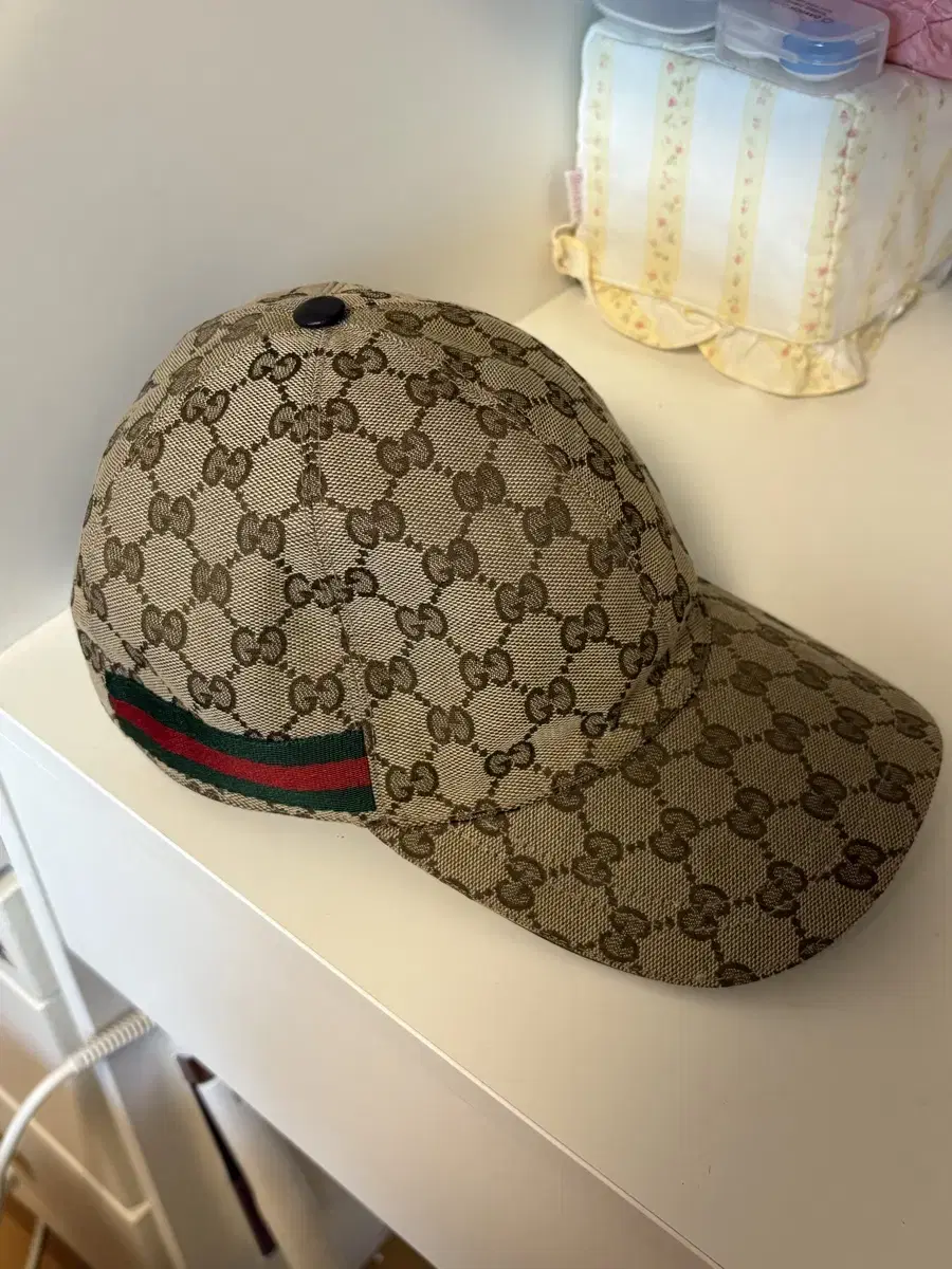 Gucci GG seasons greetings ball cap hat