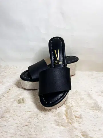 Vizzano 블랙 웨지 샌들
