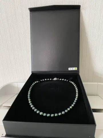 그린 계열 진주 목걸이