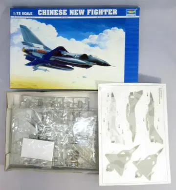 트럼펫터 1/72 중국 신형 전투기 01611