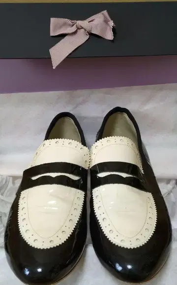 PARRISH 23cm 에나멜 블랙 화이트 로퍼