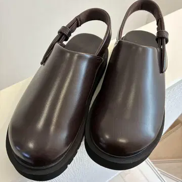 유니클로 크로그 신발 브라운 S 사이즈 22.5cm-23cm