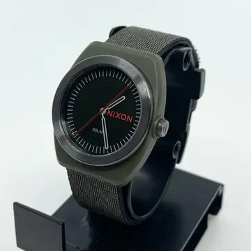 NIXON 닉슨 라이트 웨이브 솔라 손목시계