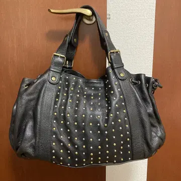 GERARD DAREL 스터드 백 블랙 컬러