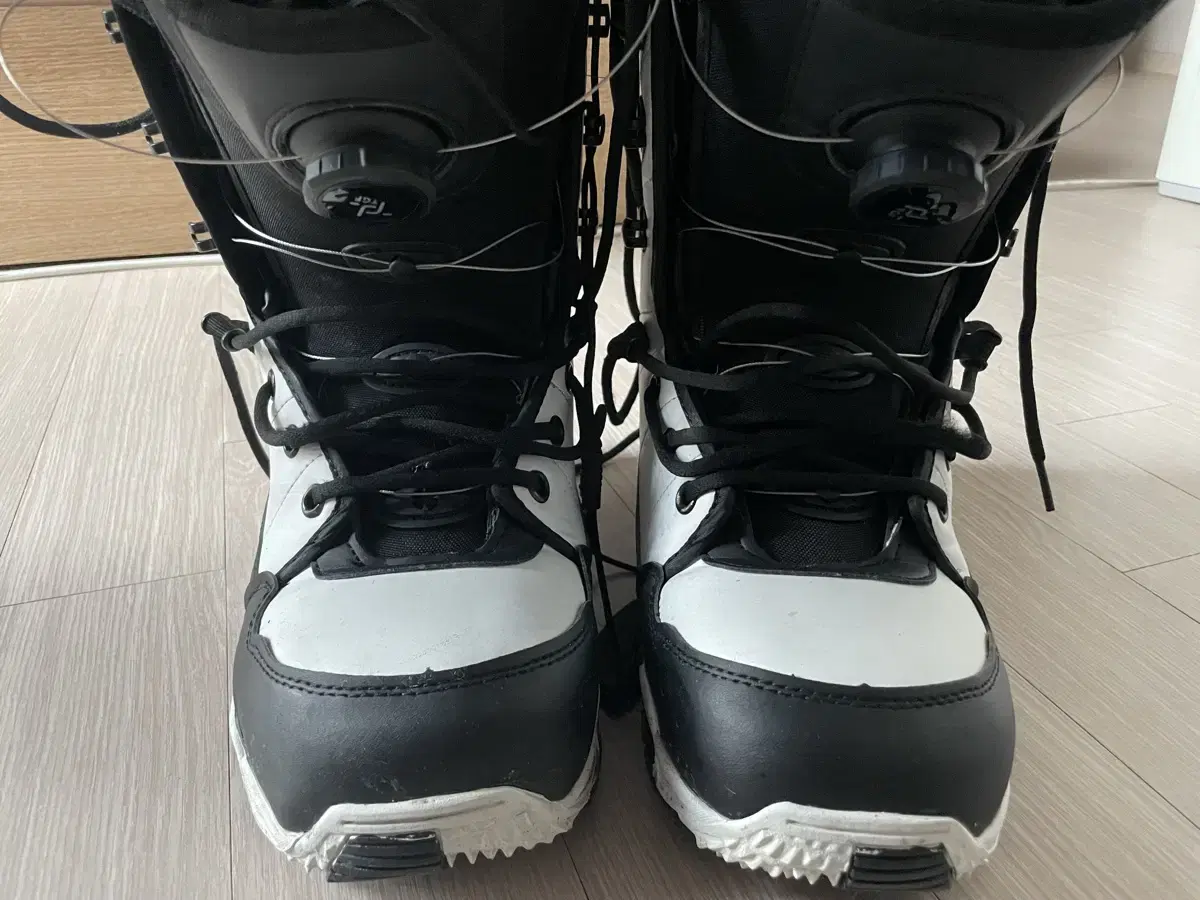 Log snow boots 265