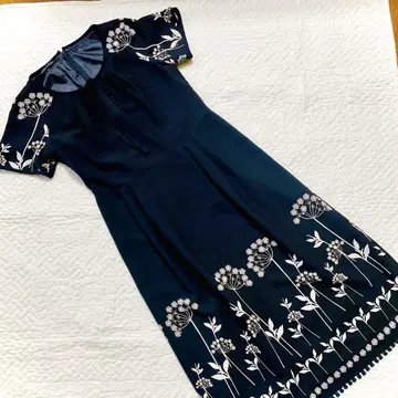 LAURA ASHLEY 로라 애슐리 블랙 꽃무늬 반팔 원피스