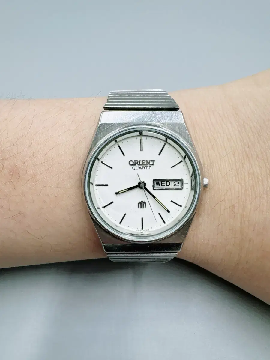 1980년대 빈티지 오리엔트 데이데이트 쿼츠 시계
