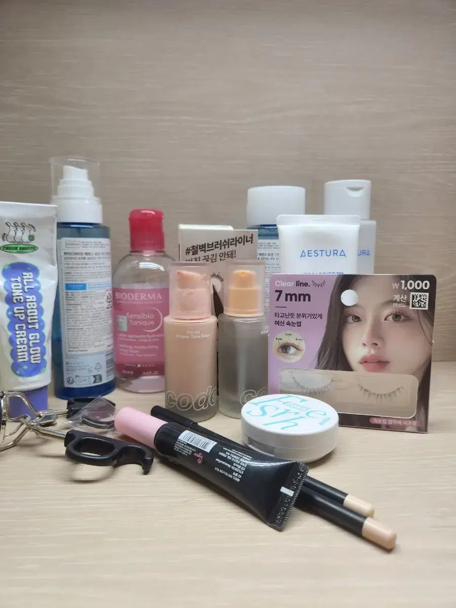 [Very urgent quick sale, you benefit if you take it now, 3 photos bulk] Cosmetics, clothes bulk