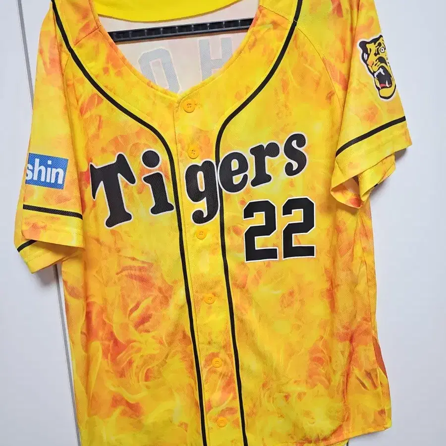 Hanshin Tigers ユニフォーム Amazon.co.jp: Hanshin Tigers Uniform, 2024, Ulu-Tora no