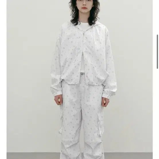 パンツ MARGARIN FINGERS FLORAL CARGO PANTS 5BNY516 MARGARIN FINGERS Floral Cargo Pants - White | 하이츠스토어