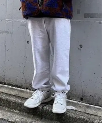 BEAMS 배기 테이퍼드 맨투맨 팬츠 그레이