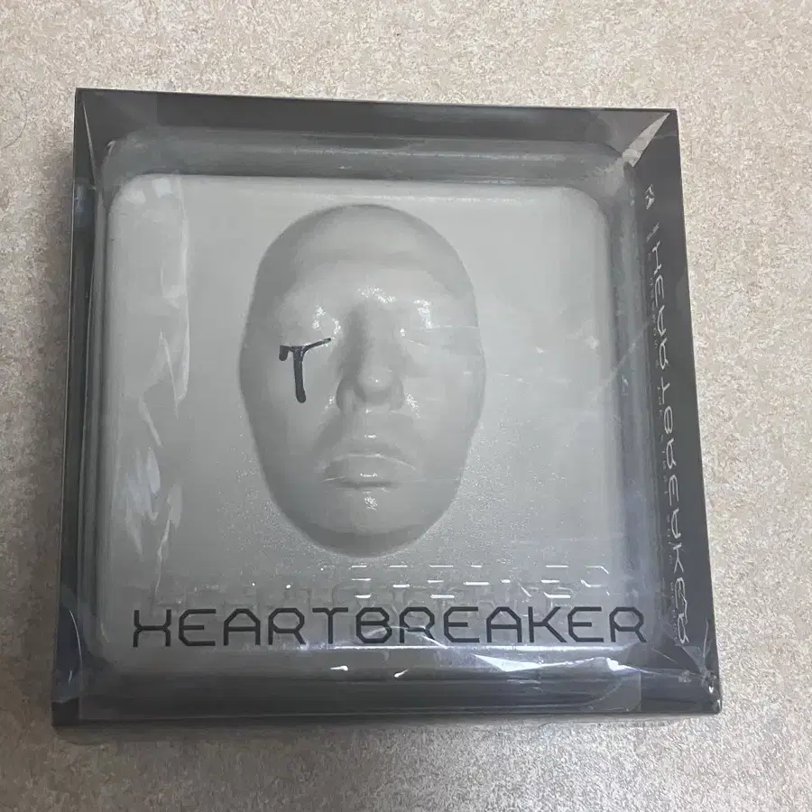G-Dragon 【HEARTBREAKER】 アルバム G-DRAGON - Heartbreaker - Amazon.com Music