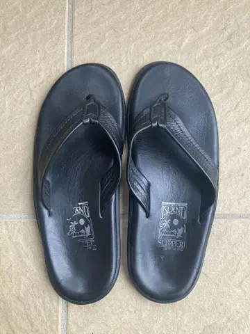 ISLAND SLIPPER 블랙 가죽 플립플랍