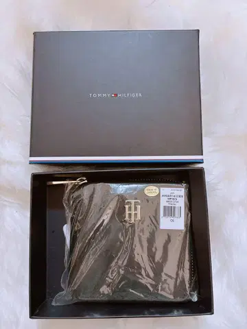 타미힐피거 지갑