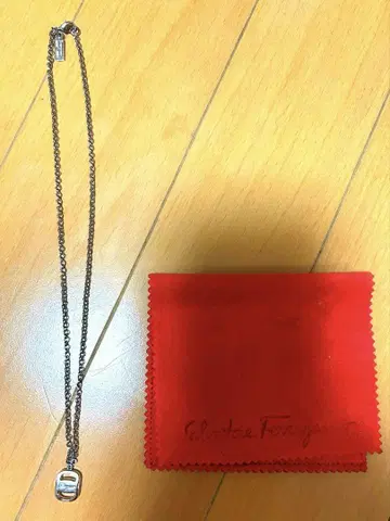 가격 인하 페라가모 목걸이