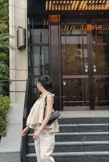 자라 숄더백