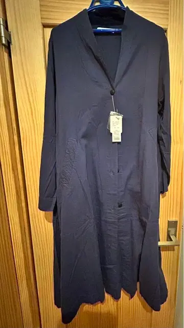 면 새틴 그런지 스톤 워시 가공 노카라 롱 코트