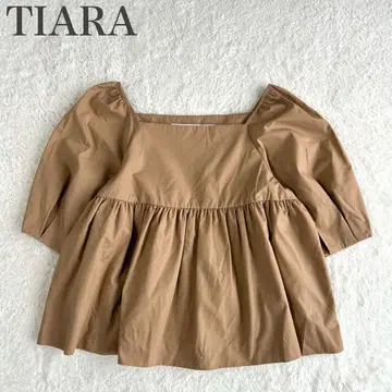 티아라 새상품급 페플럼 퍼프 슬리브 스퀘어 넥 반팔 셔츠 블라우스
