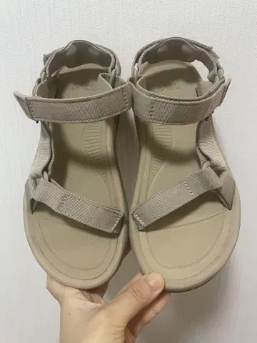 teva 샌들
