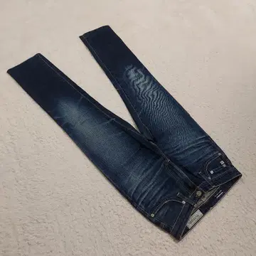 AG The Isabelle 하이 라이즈 스트레이트 크롭 데님 24