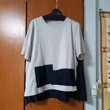 비대칭 디자인 반팔 티셔츠 베이지 블랙