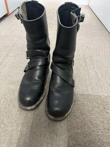블랙 가죽 엔지니어 부츠 버클 포함