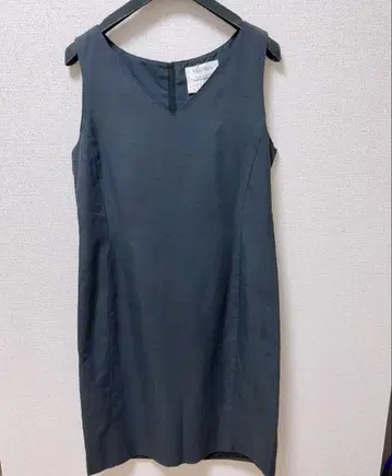 Max Mara 슬리브리스 원피스 고급스러운 여름 안감 있음.