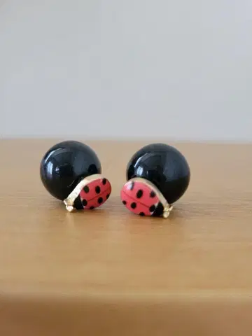 ear PAPILLNNER 무당벌레 귀걸이