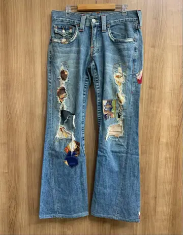 TRUE RELIGION 플레어 데님 패치워크 데미지 가공