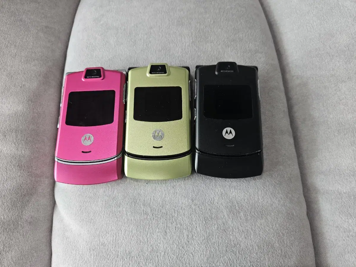 Motorola lay MS500 2G Grade A Pink, Lime, and Black for collection