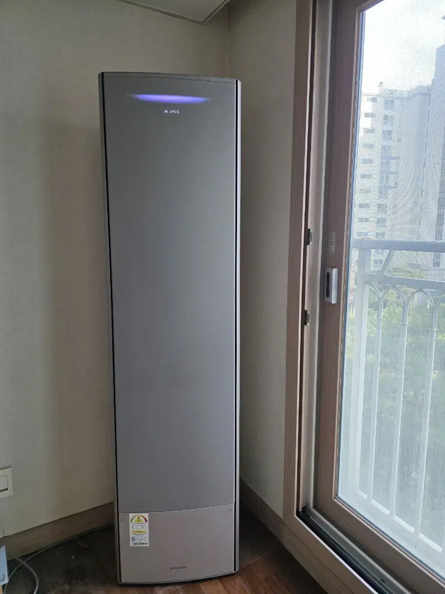 Selling Samsung LG Stand 2in1 Air Conditioner