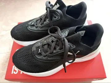 푸마 스니커즈 소프트 라이드 메이브 러닝화 24.5cm