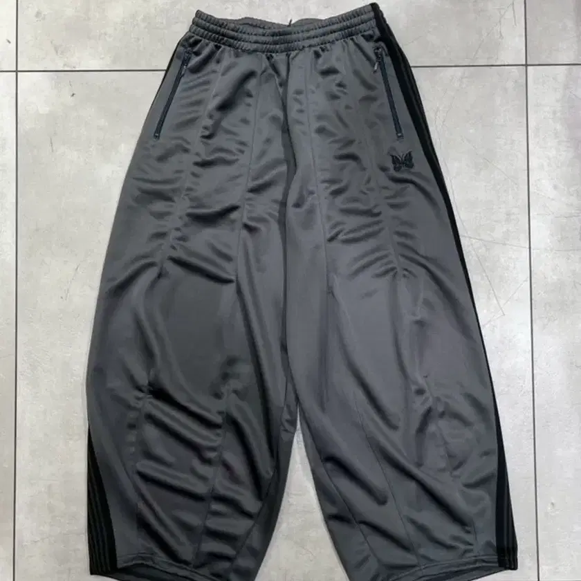 [ NERDY ]★25SS★韓国人気★CLASSIC NY TRACK HALF PANTS NERDY Classic NY Track Pants Dark Green – SeoulSeoul
