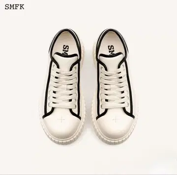 미사용 새상품 SMFK 화이트 스니커즈