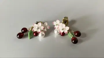 체리 꽃 귀걸이