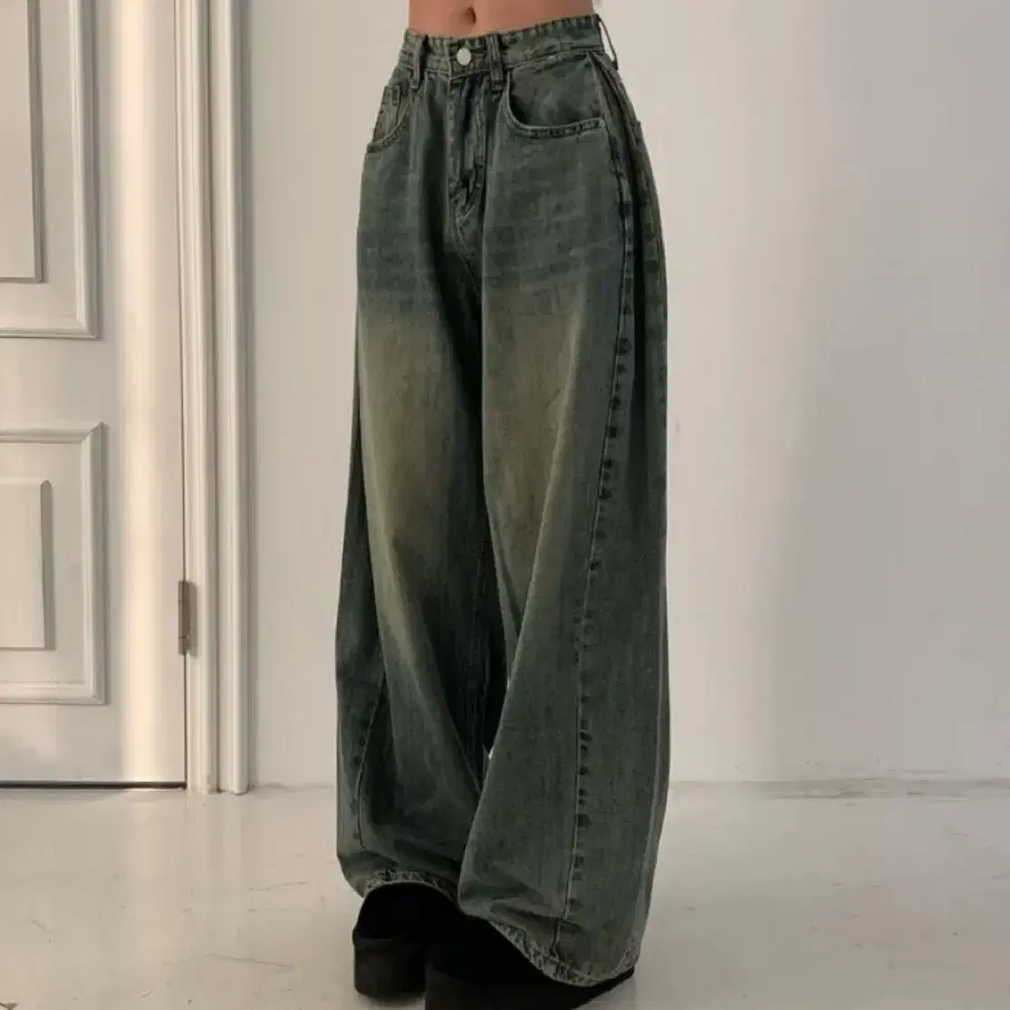 【MODIMOOD】FILLING WASHING SIDE PINTUCK WIDE DENIM Modimood Feeling Washing Side Pintuck Wide Pants Medium Blue