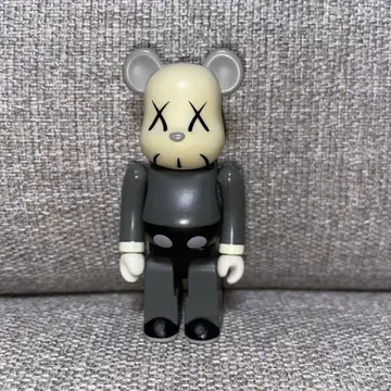 베어브릭 시리즈 4 시크릿 100% 카우스 KAWS