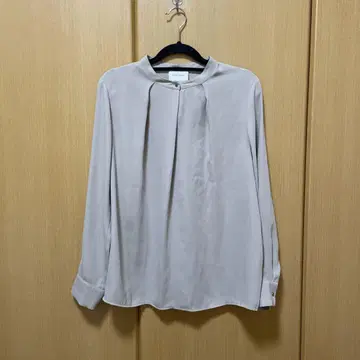 유나이티드 애로우즈 긴팔 블라우스 짙은 베이지
