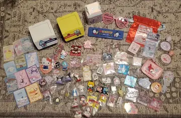 산리오 캐릭터 굿즈 세트 다양한 상품 묶음 판매 약 50개