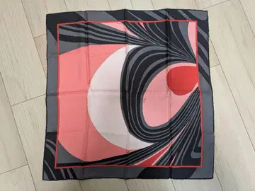 에밀리오 푸치 실크 100% 스카프 약 56cm 미사용입니다.