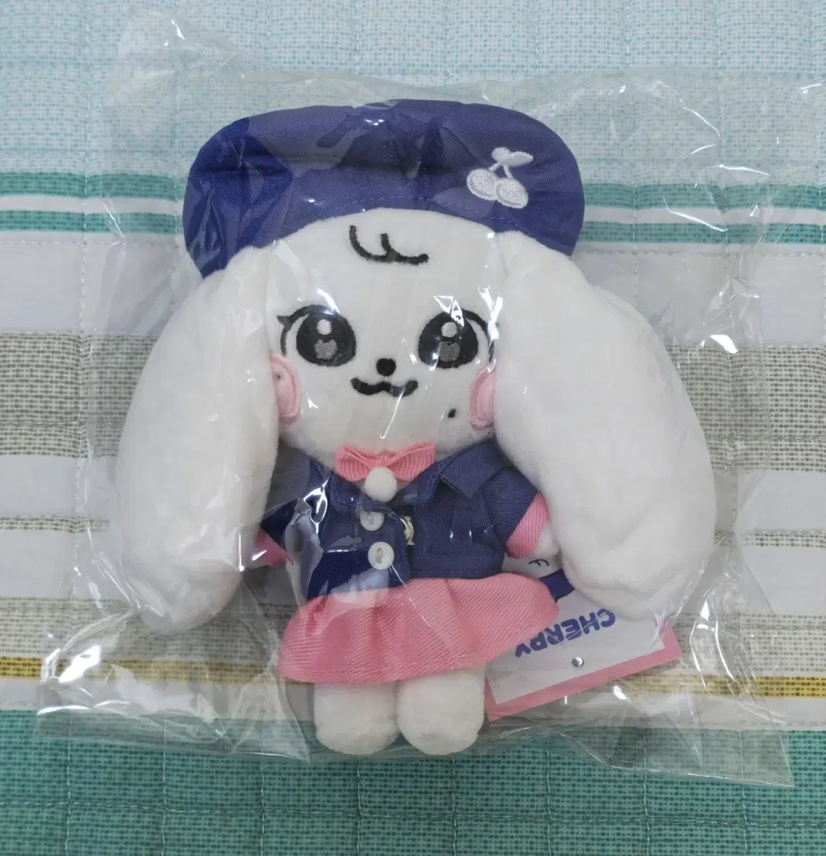 Sealed minive School Look Cherry Plush Doll! Ive jang wonyoung