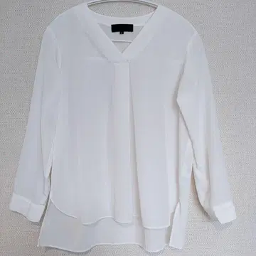 UNTITLED 화이트 V넥 셔츠 사이즈 2