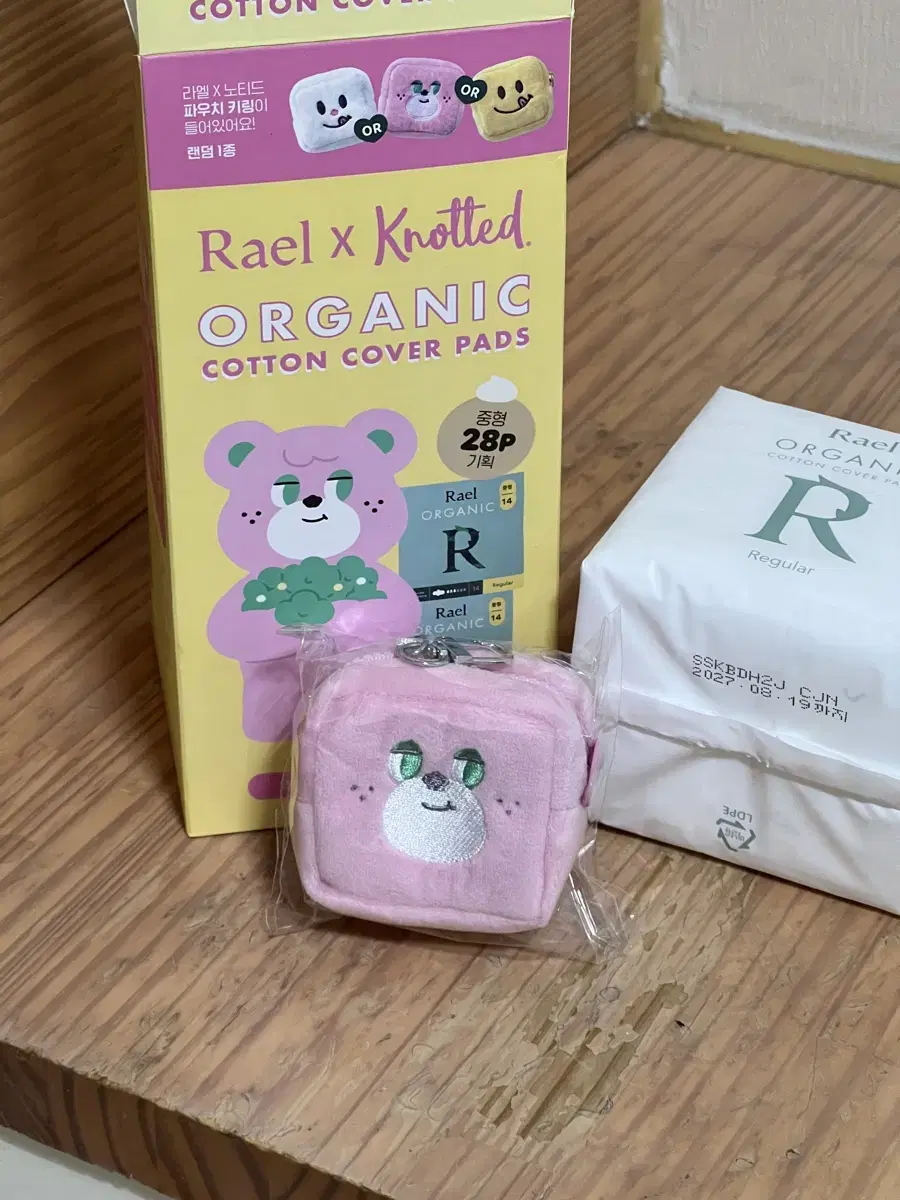 노티드 라엘 파우치 키링 슈가베어 미개봉